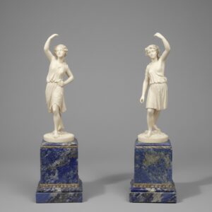 Coppia di sculture femminili in avorio del periodo neoclassico