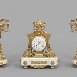 Trittico orologio più candelabri in bronzo dorato con base marmo