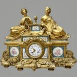 Orologio in bronzo dorato e placche in porcellana Sevres