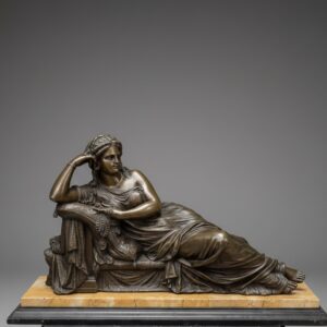 Scultura antica femminile in bronzo con base in marmo